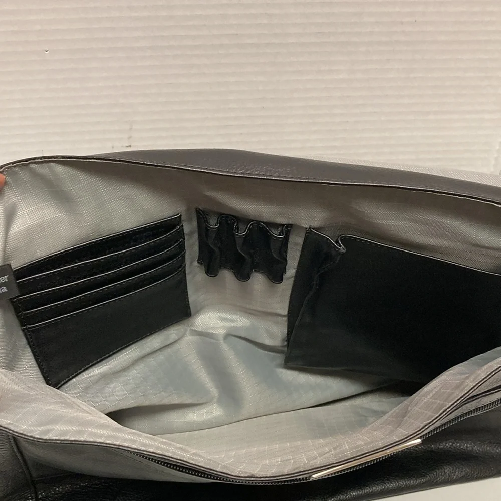 PERRY ELLIS POLFOLIO Black Leather Briefcase Messenger Bag UNISEX